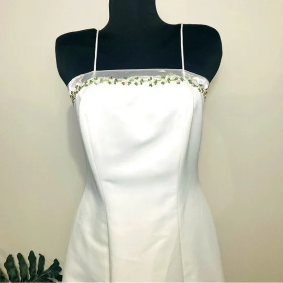 White Prom or Bridal Wedding Dress - Picture 7 of 16